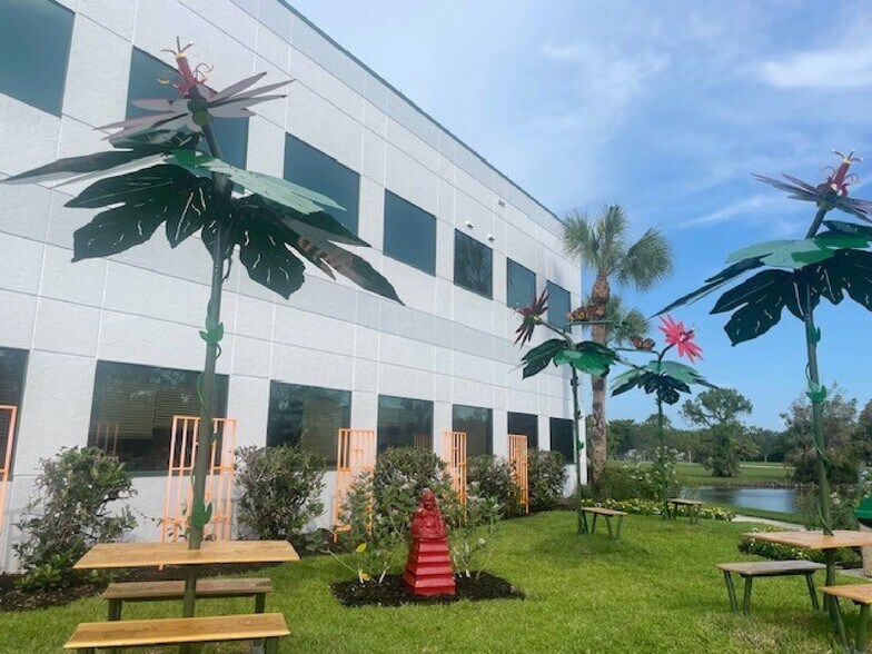 More Photos Of 730 Goodlette Rd N, Naples Medical For Lease
