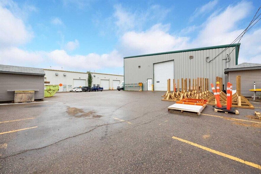 More Photos Of 195 Mackay Cres, Fort McMurray Warehouse For Sale