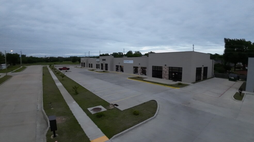 More Photos Of 1225 N Birch Ave, Broken Arrow Office For Sale