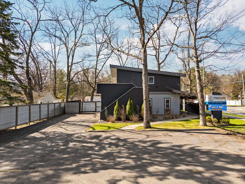 More Photos Of 1323 Cass St, Traverse City Flex For Sale