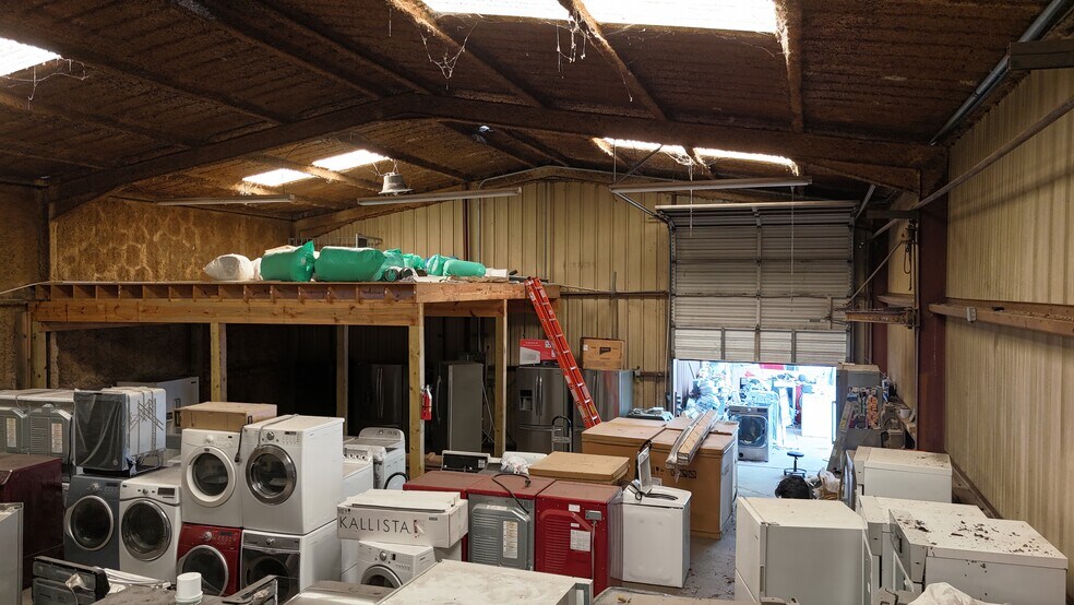 More Photos Of 8709 Irvington Blvd, Houston Warehouse For Sale