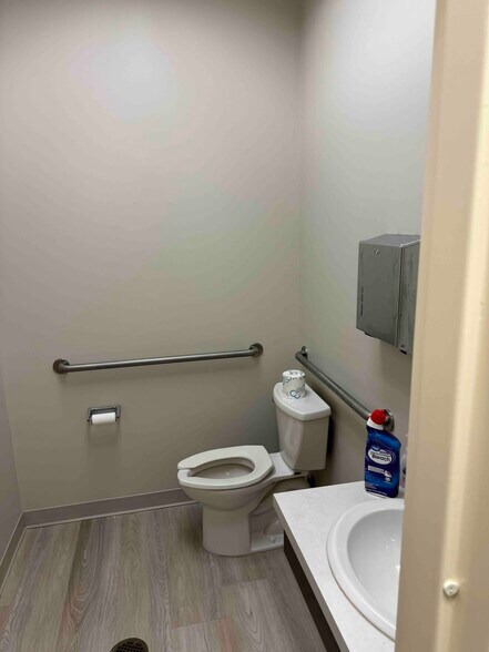 More Photos Of 897 Von Kolnitz Rd, Mount Pleasant Medical For Lease