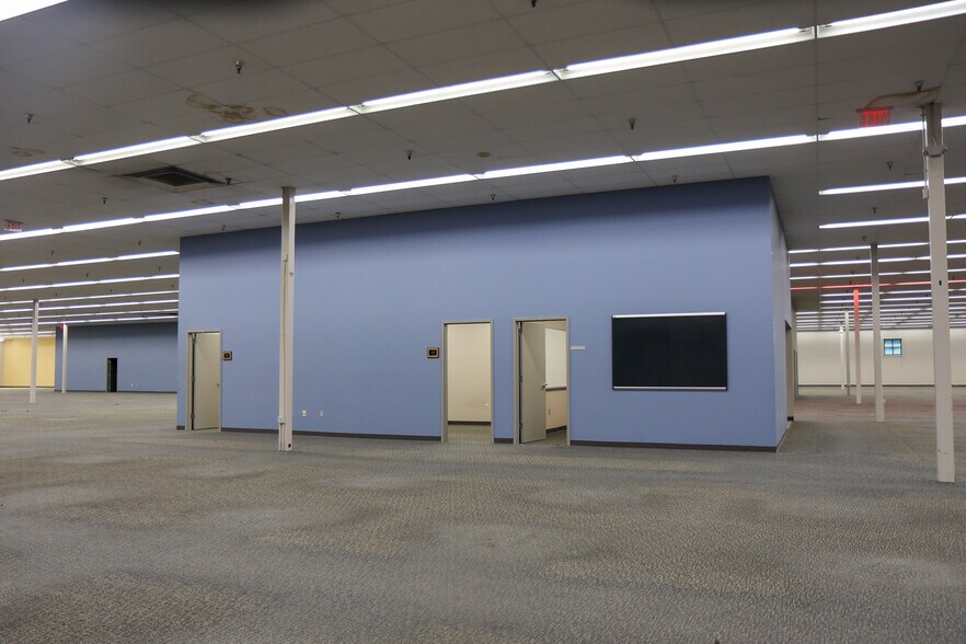 More Photos Of 3943 Denny Ave, Pascagoula General Retail For Lease