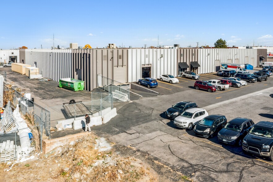 More Photos Of 4001 Holly St, Denver Warehouse For Sale