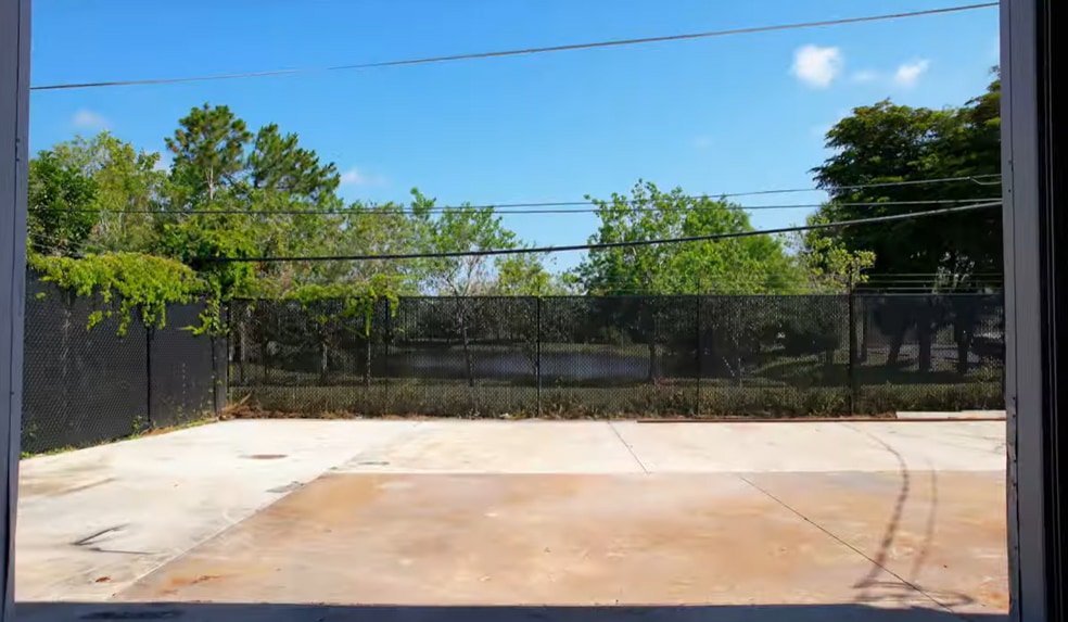 More Photos Of 1911 Dana Dr, Fort Myers Warehouse For Sale