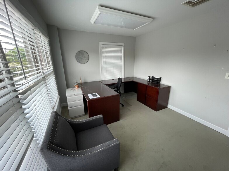 More Photos Of 955 W Wade Hampton Blvd, Greer Office For Lease