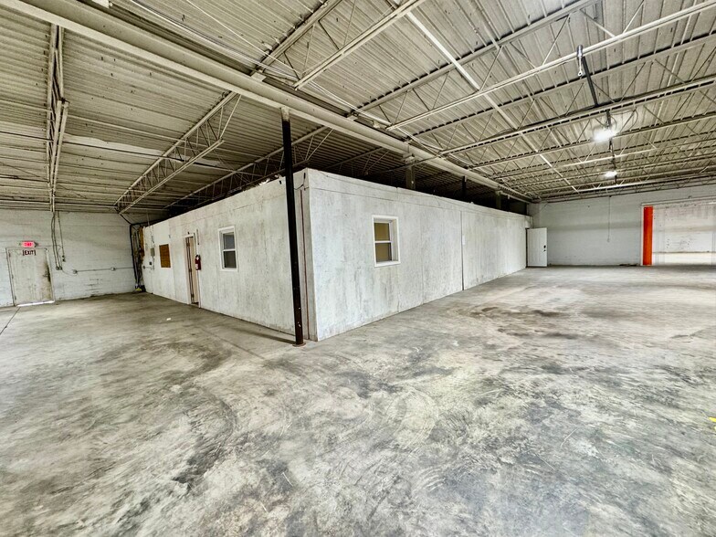 More Photos Of 6190 Old Mendenhall Rd, High Point Warehouse For Lease