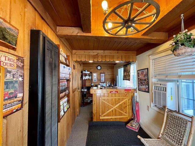 More Photos Of 1701 Alger Ave, Cody Hotel For Sale