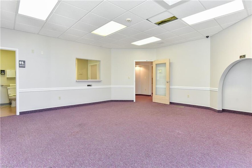 More Photos Of 8790 E Market St, Warren Medical For Sale