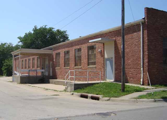 More Photos Of 2035 SW Western Ave, Topeka Warehouse For Lease