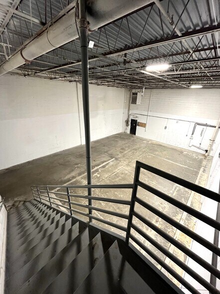 More Photos Of 1319 Shepard Dr, Sterling Light Distribution For Lease