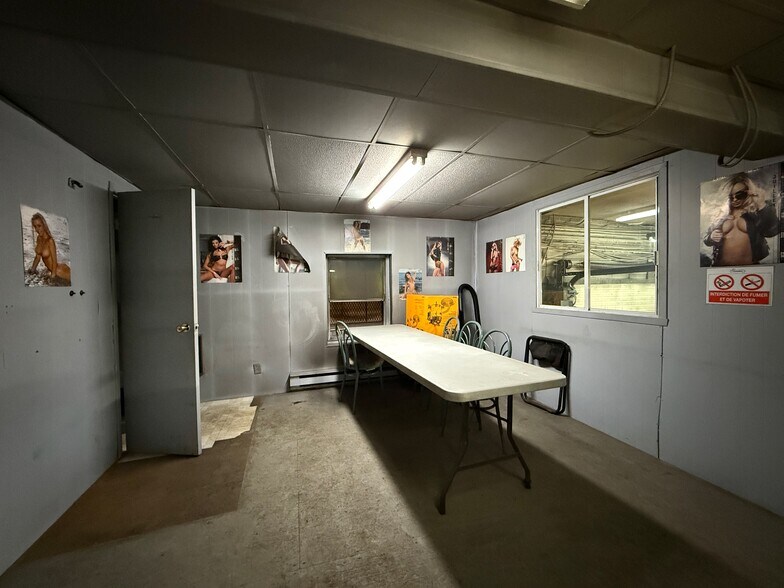 More Photos Of 4278 St Frontenac, Frontenac Auto Repair For Sale