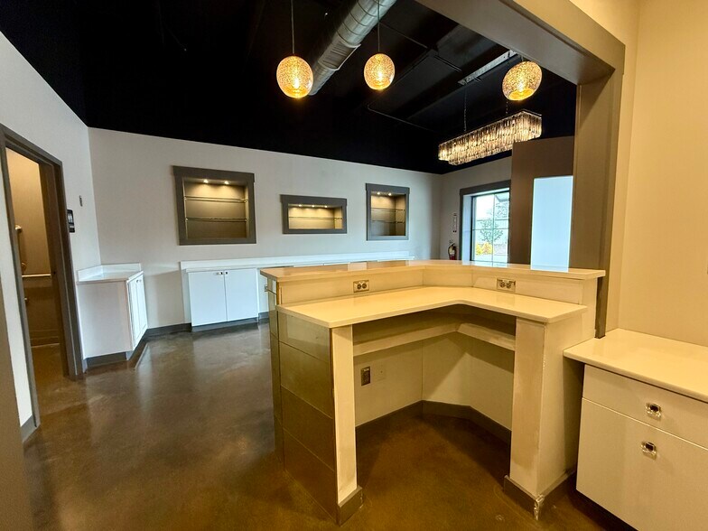 More Photos Of 2105 Juniper Lake Rd, West End Medical For Lease