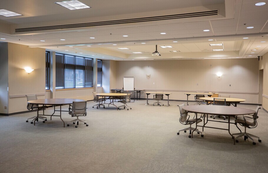 More Photos Of 1 Oak Ridge Dr, Chaska Hotel For Lease