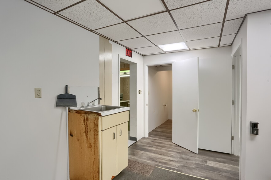 More Photos Of 708-708 Ekastown Rd, Sarver Storefront Retail Office For Sale