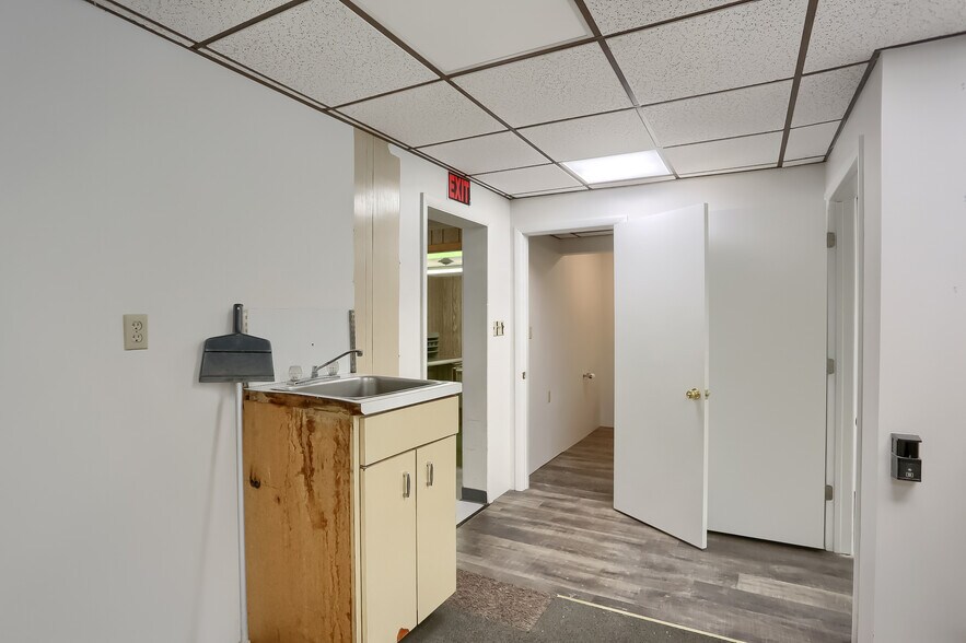 More Photos Of 708 Ekastown Rd, Sarver General Retail For Sale