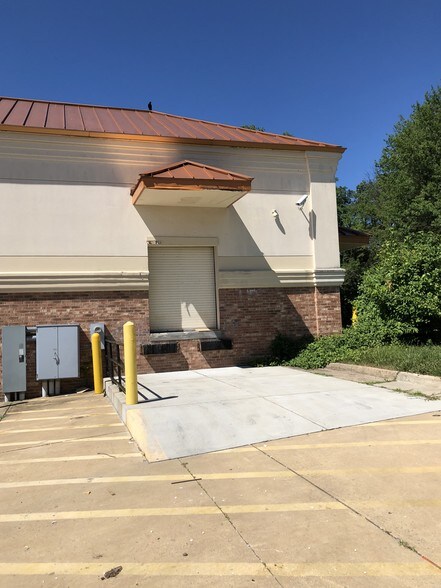 More Photos Of 215 Maple Ave W, Vienna Freestanding For Lease
