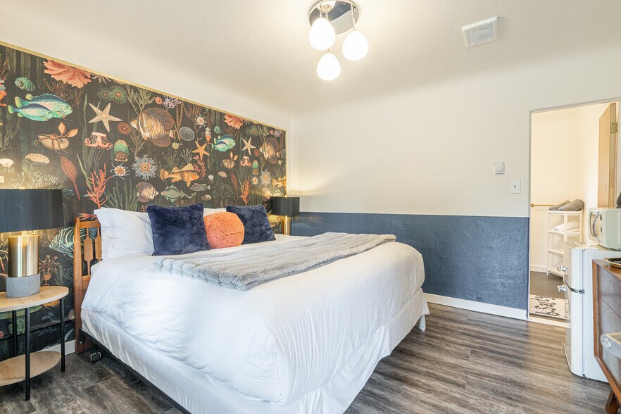 More Photos Of 1175 2nd St SE, Bandon Hotel For Sale