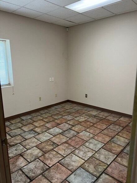 More Photos Of 240 Corporate Dr, Sibley Distribution For Sale