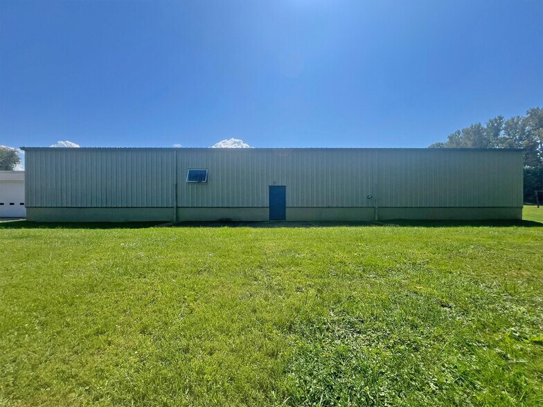 More Photos Of 4300 W Ridge Rd, Erie Manufacturing For Sale