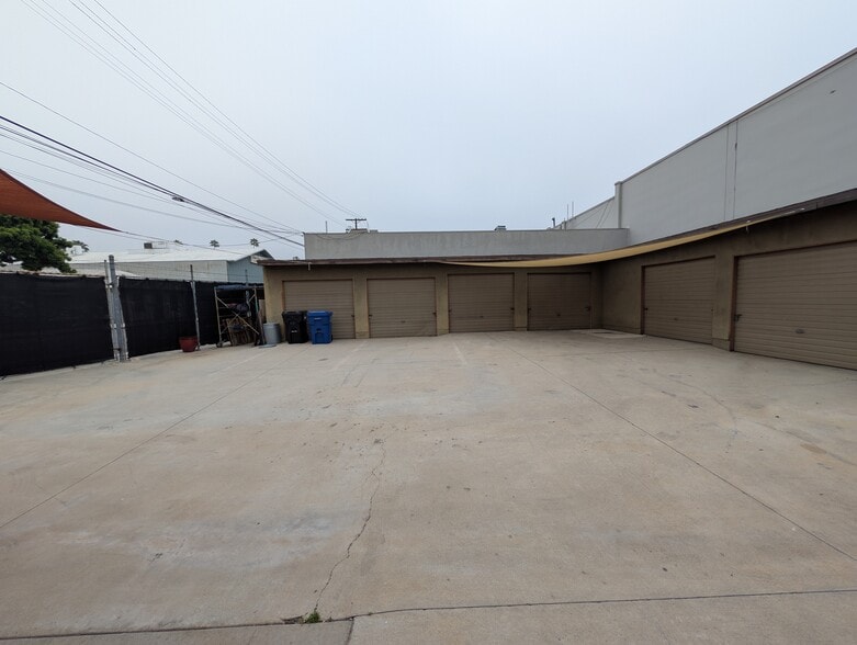 More Photos Of 2240-2246 Fair Park Ave, Los Angeles Showroom For Sale