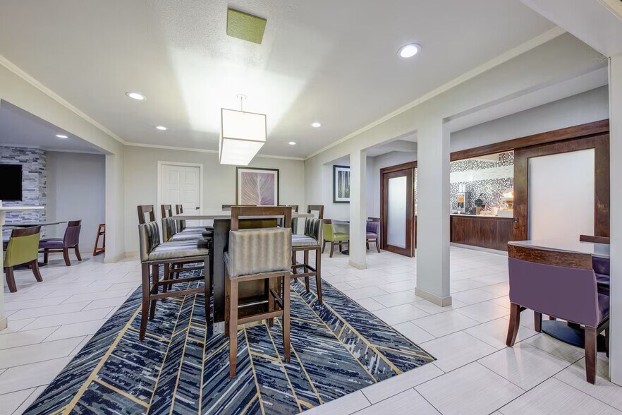 More Photos Of 2303 Junction City Rd, El Dorado Hotel For Sale