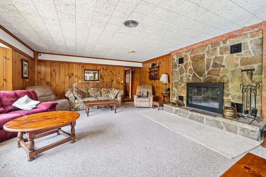 More Photos Of 344 Vt Route 100, West Dover Hotel For Sale