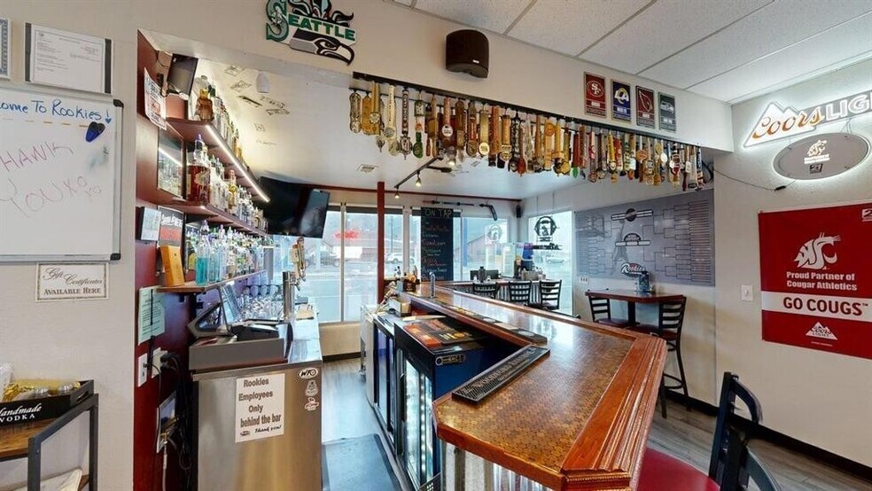 More Photos Of 509 Diagonal St, Clarkston Bar For Sale