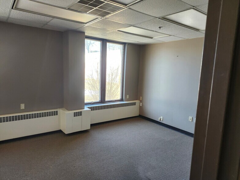 More Photos Of 165 S Chet Krause Dr, Iola Apartments For Sale