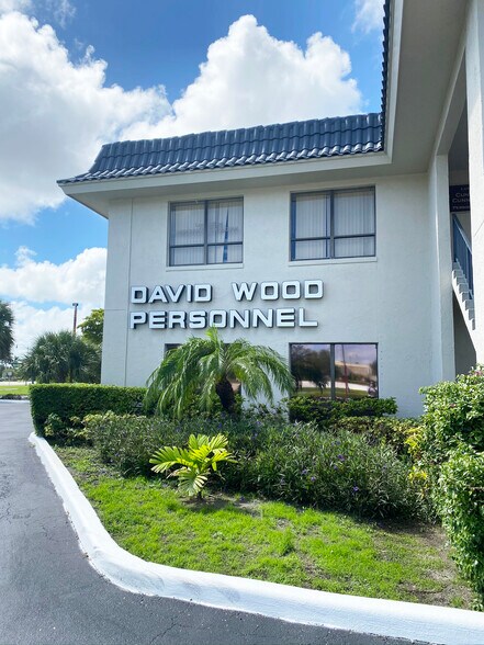 More Photos Of 1897 Palm Beach Lakes Blvd, West Palm Beach Medical For Lease