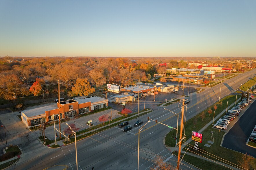 More Photos Of 1800 N Rand Rd, Palatine Freestanding For Sale