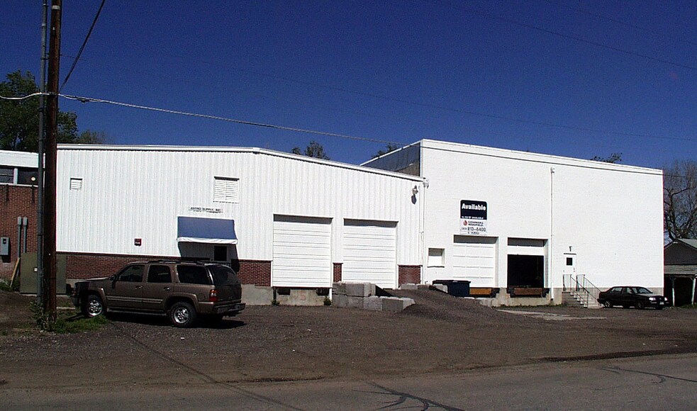More Photos Of 1315 Lamar St, Lakewood Warehouse For Lease