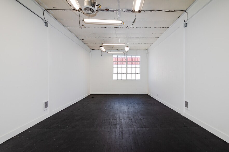 More Photos Of 701-707 NE Broadway St, Portland General Retail For Sale