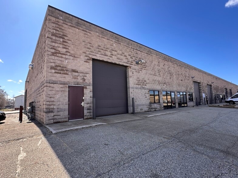 More Photos Of 3408 Busch Dr SW, Grandville Manufacturing For Sale