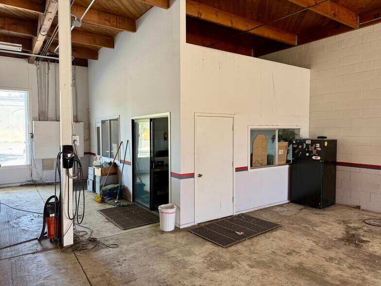 More Photos Of 933 Francisco Blvd E, San Rafael General Retail For Lease