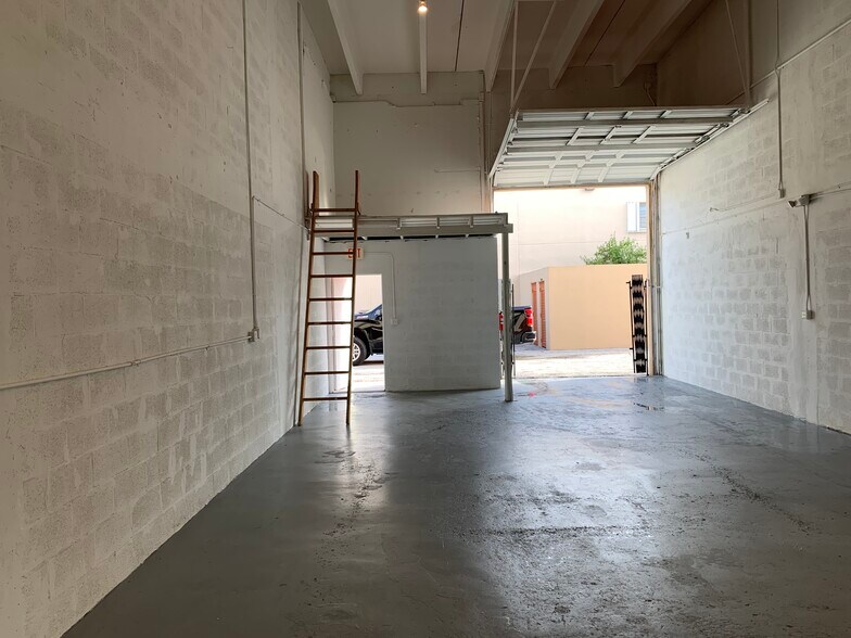 More Photos Of 2450 W 82nd St, Hialeah Coworking Space