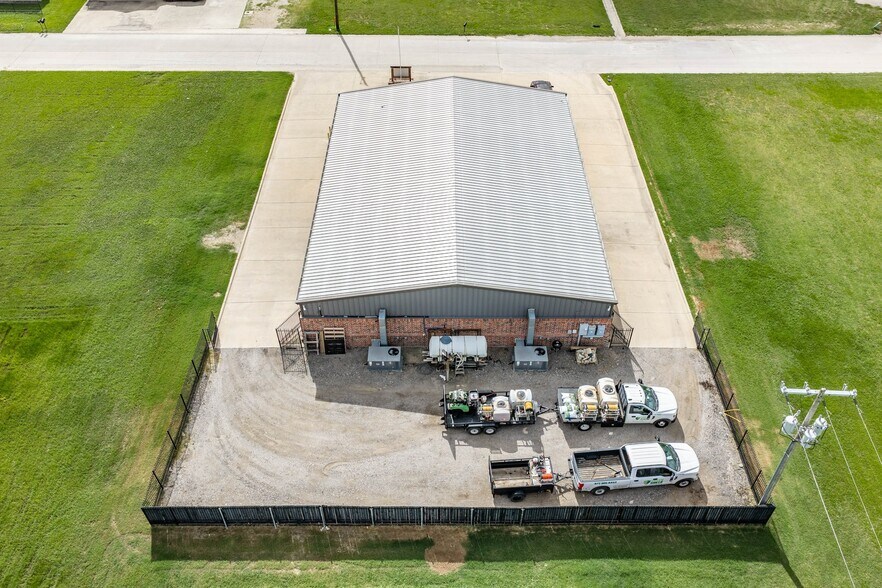 More Photos Of 1208 N Industrial Blvd, Pilot Point Industrial For Sale