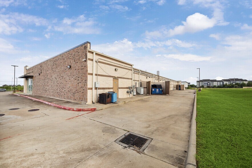 More Photos Of 8620 Grand Mission Blvd, Richmond Storefront For Lease