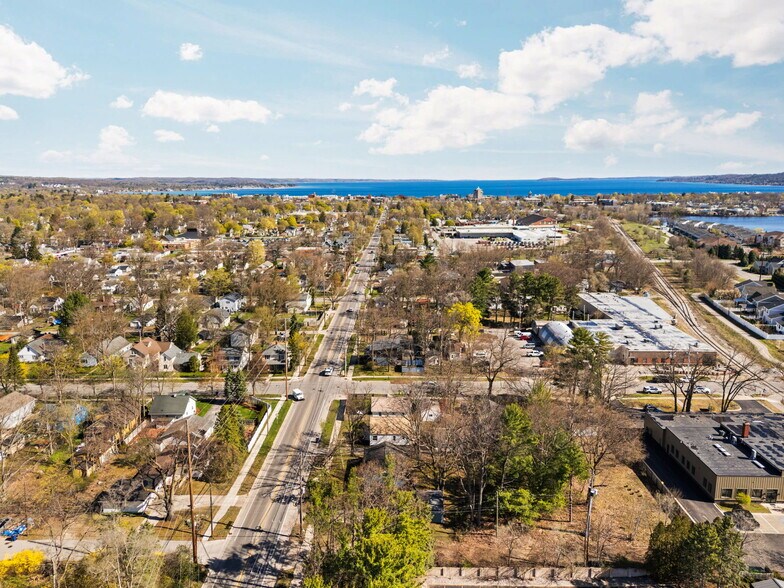 More Photos Of 1323 Cass St, Traverse City Flex For Sale