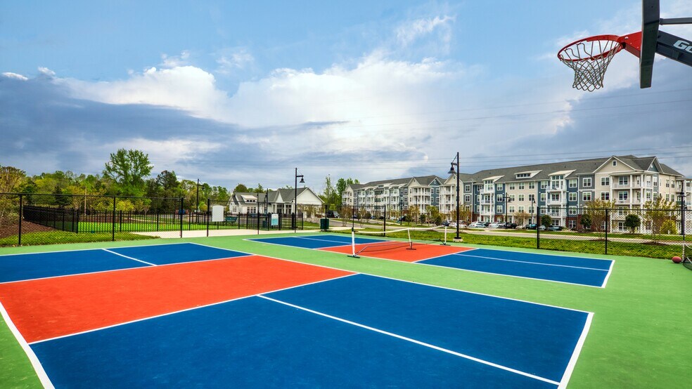 More Photos Of 5401 Commonwealth Centre Pky, Midlothian Apartments For Sale