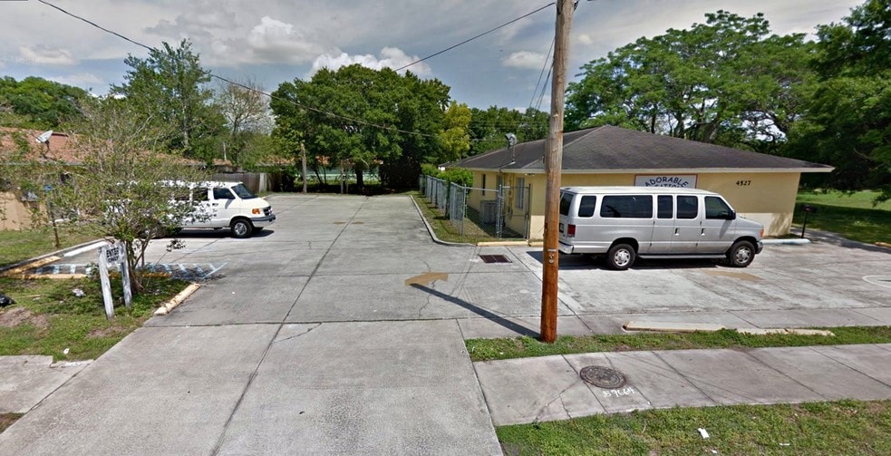 More Photos Of 4527 Carter St, Orlando Daycare Center For Lease