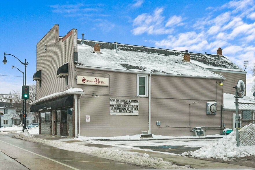 More Photos Of 1027 S Main St, Oshkosh Restaurant For Sale