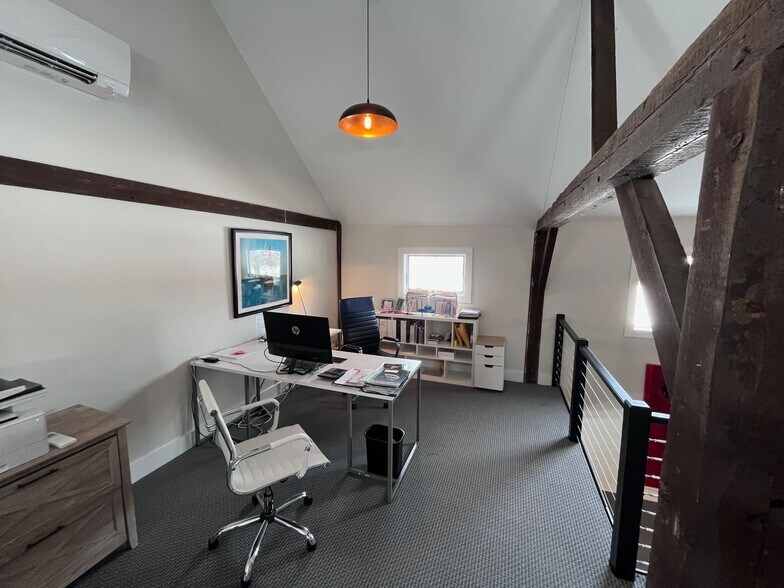 More Photos Of 112 Parker St, Newburyport Research And Development For Lease