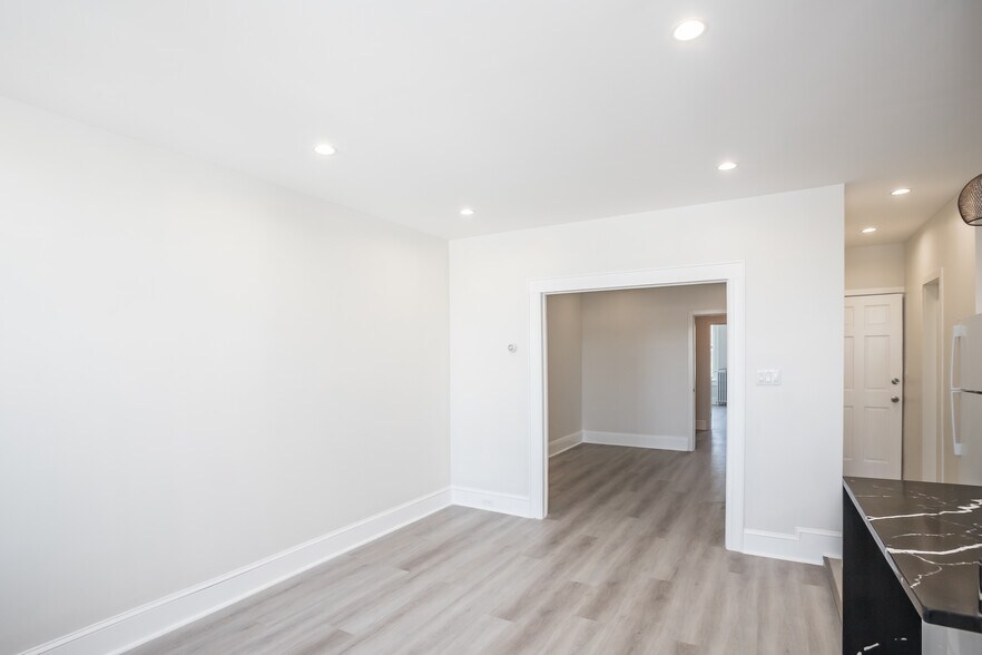 More Photos Of 6717 Myrtle Ave, Glendale Storefront Retail Residential For Sale