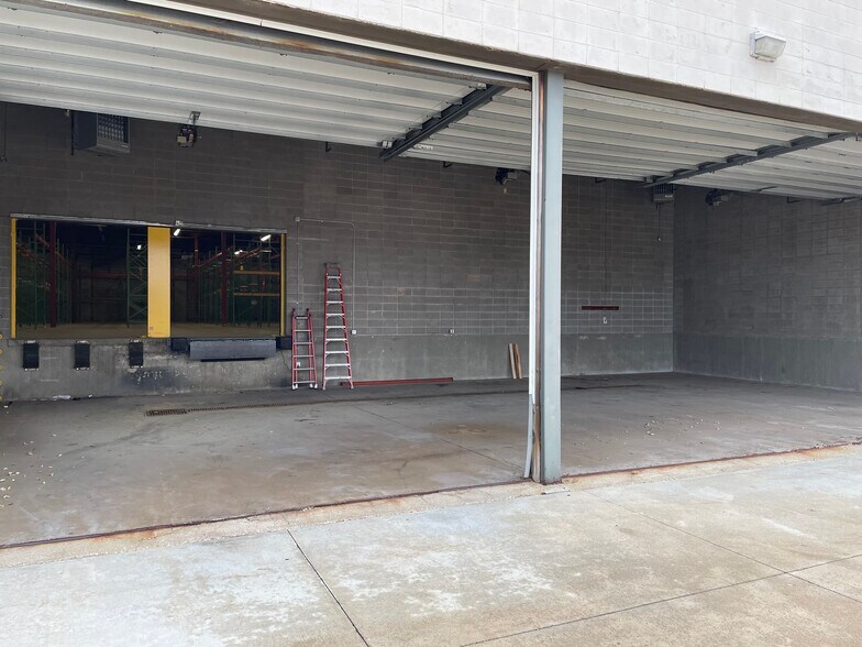 More Photos Of 6801 S Towne Dr, Monona Service For Lease