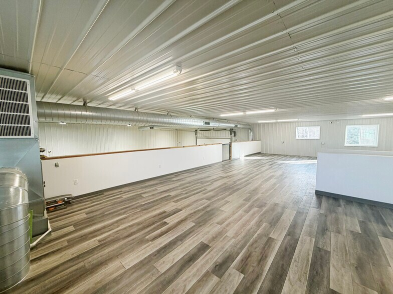 More Photos Of 1415 E Railroad St, Laurel Warehouse For Lease