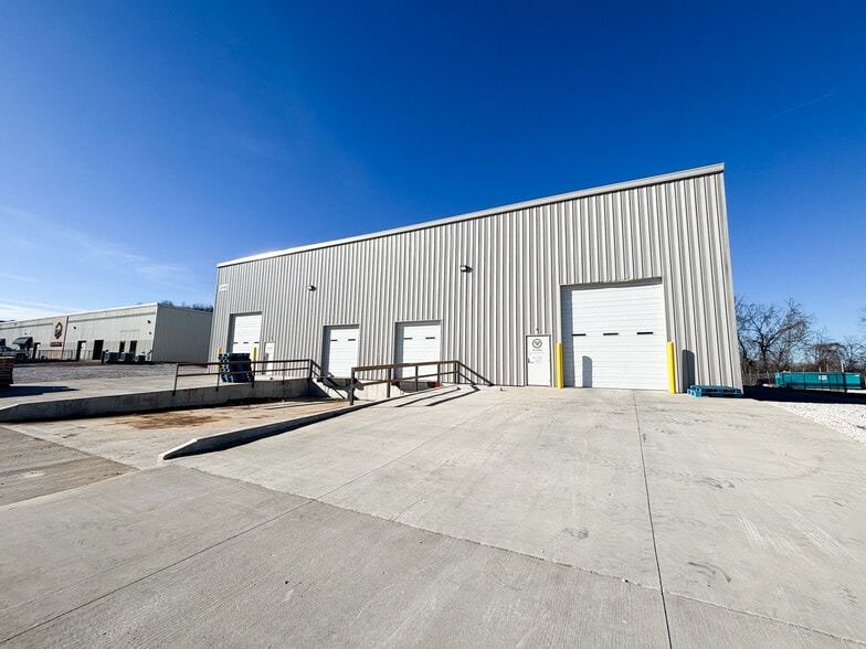 Primary Photo Of 2141 N Bristol Ln, Nixa Warehouse For Lease