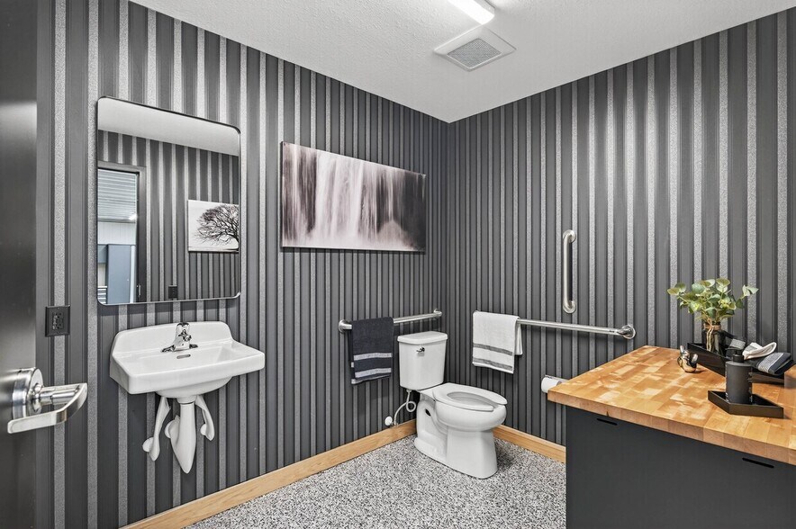 More Photos Of 663 Valerie Ave, Hudson Specialty For Sale