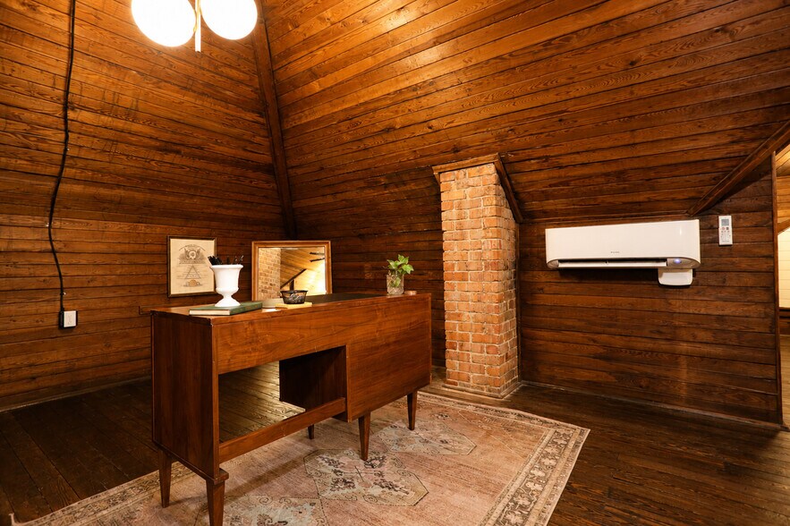 More Photos Of 700 W Garden St, Pensacola Freestanding For Lease
