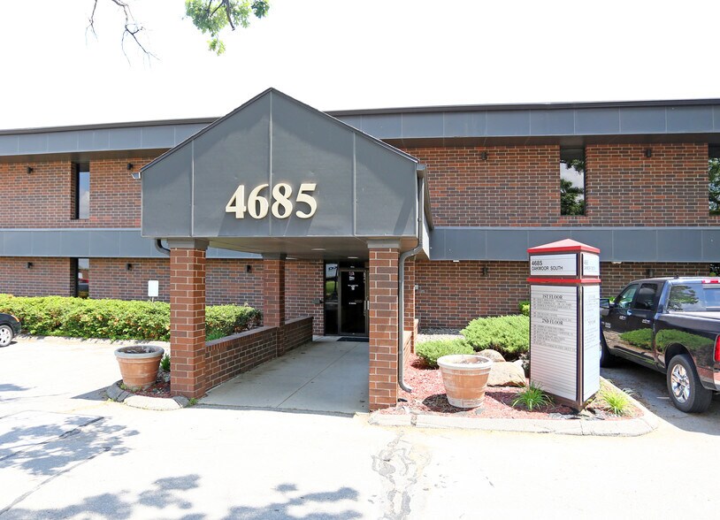 More Photos Of 4685 Merle Hay Rd, Des Moines Office For Lease